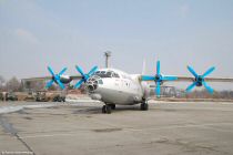 Antonov An-12 ClickAirways-Douchanbe-11fev2008-DSC_0093.jpg
